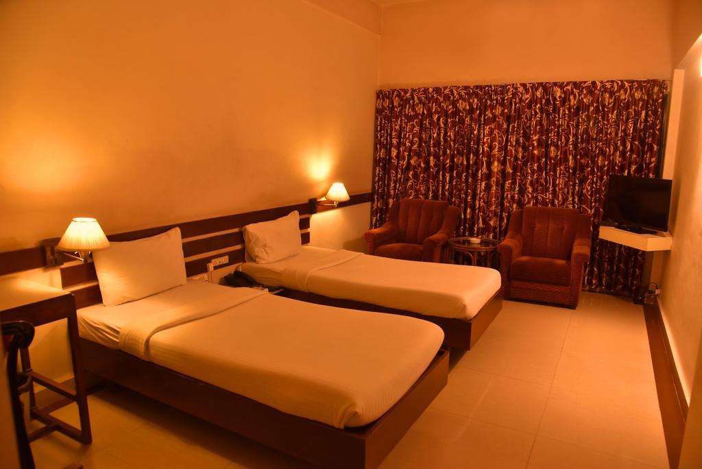 Hotel Poonja International Mangalore Ngoại thất bức ảnh